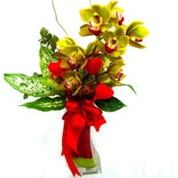 Ankara çiçek gönderme firmamızdan size özel  cam içerisinde tek dal kesme orkide çiçeği