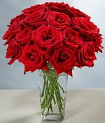 Ankara çiçek yolla firma ürünümüz  cam vazoda 12 adet kırmızı gül Ankara çiçek gönder firması şahane ürünümüz 